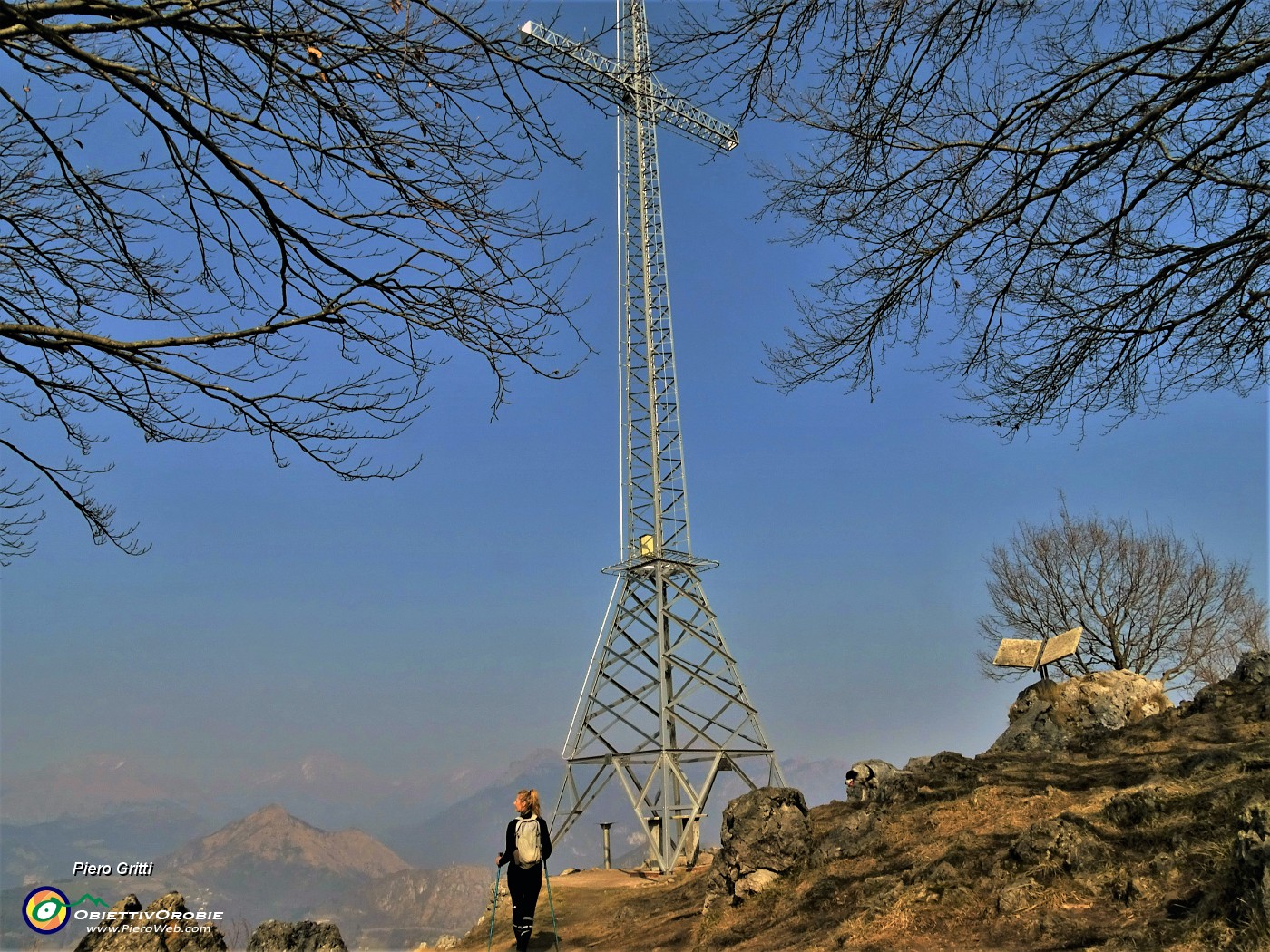 41 La bella alta croce del Monte Zucco m (1232 m).JPG -                                